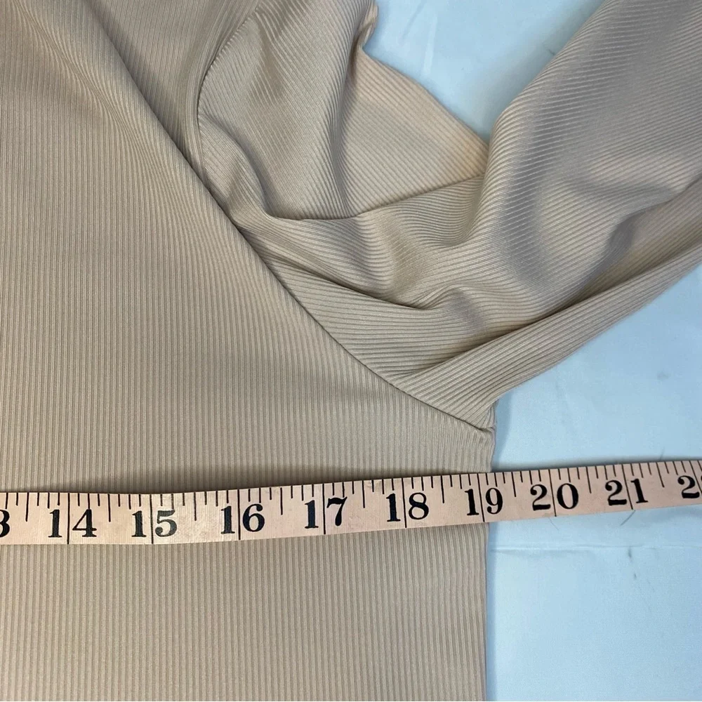 NWOT House Of Harlow 1960 All Day Contour Mock Neck Top. Size XL - Picture 5 of 7